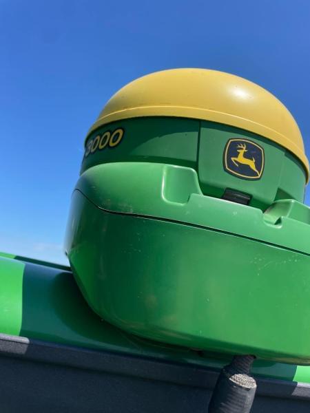 Image of John Deere StarFire 3000 equipment image 4