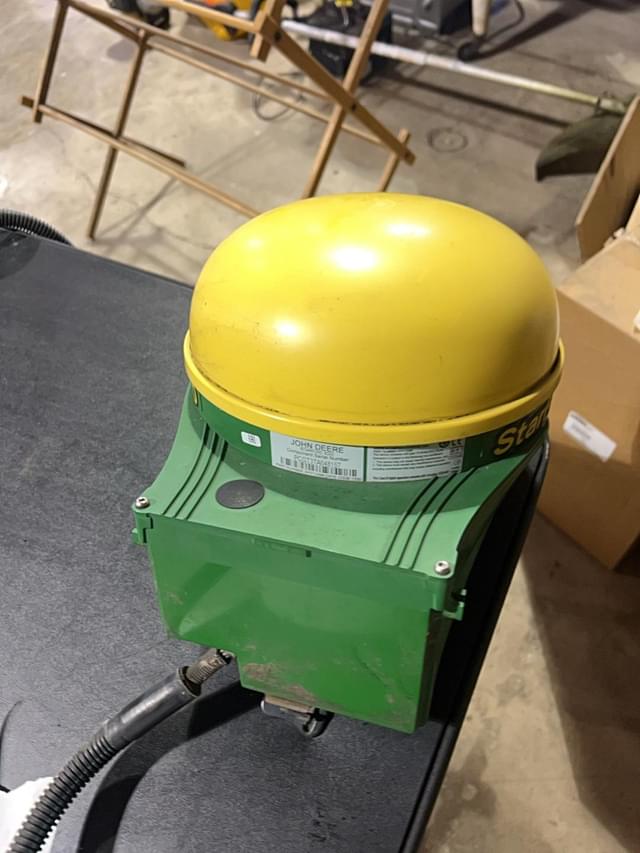 Image of John Deere StarFire 3000 equipment image 4