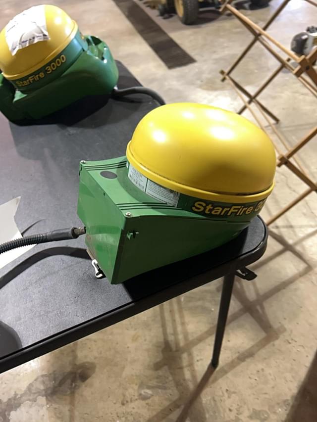 Image of John Deere StarFire 3000 equipment image 1