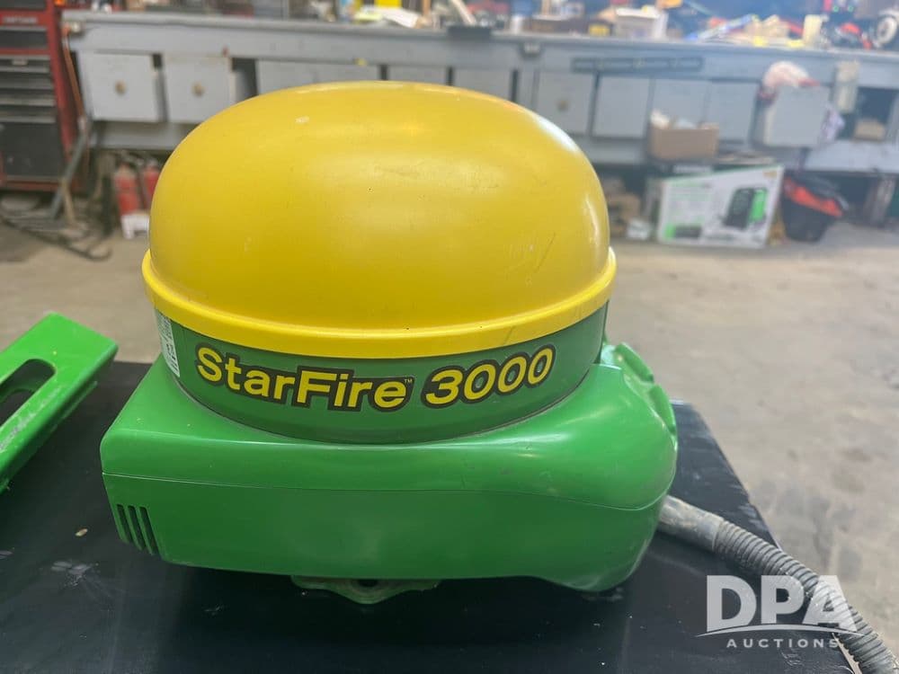 Image of John Deere StarFire 3000 Image 1