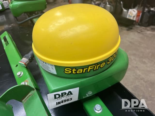 Image of John Deere StarFire 3000 equipment image 2