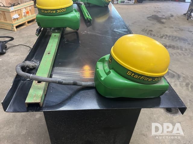 Image of John Deere StarFire 3000 equipment image 1