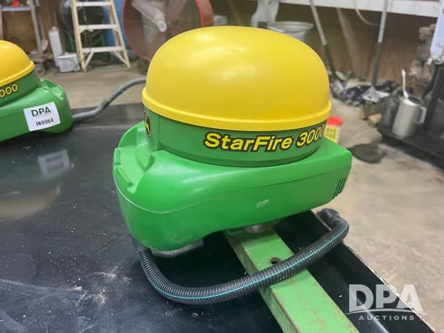 Image of John Deere StarFire 3000 equipment image 2