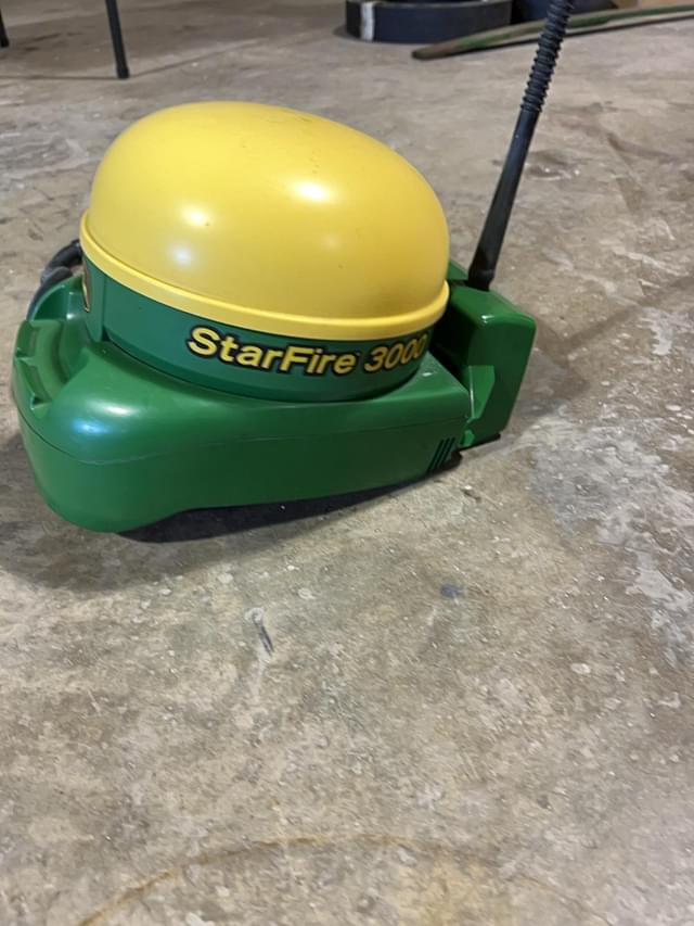 Image of John Deere StarFire 3000 equipment image 1