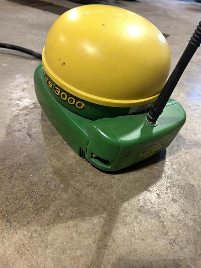 Image of John Deere StarFire 3000 equipment image 1