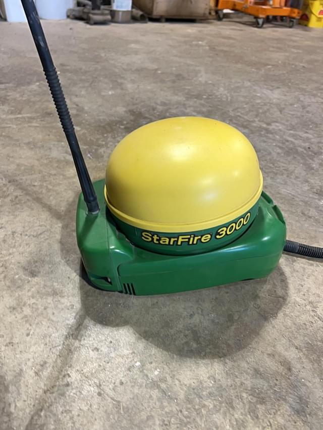 Image of John Deere StarFire 3000 equipment image 4
