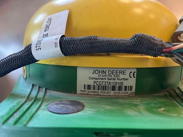 Image of John Deere StarFire 3000 equipment image 4