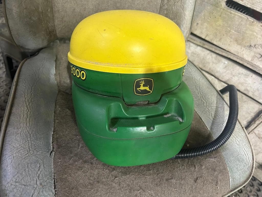 Image of John Deere StarFire 3000 Image 1