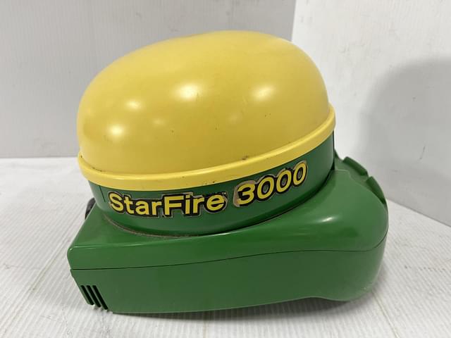 Image of John Deere StarFire 3000 equipment image 2