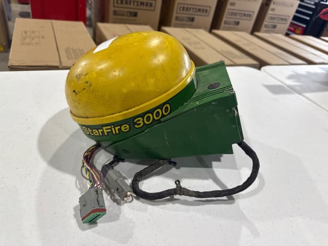 Image of John Deere StarFire 3000 equipment image 3