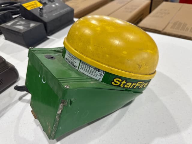 Image of John Deere StarFire 3000 equipment image 4