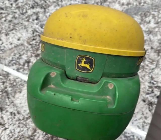 Image of John Deere StarFire 3000 equipment image 2