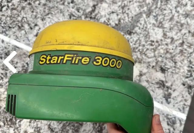 Image of John Deere StarFire 3000 equipment image 3