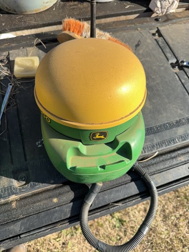 Image of John Deere StarFire 3000 equipment image 4