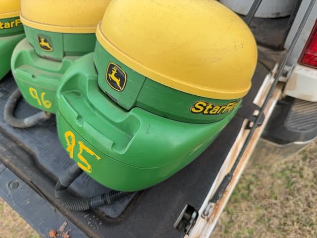Image of John Deere StarFire 3000 equipment image 3