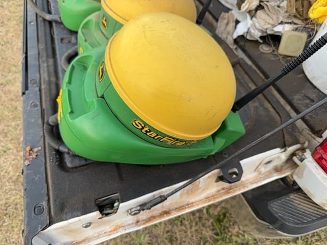 Image of John Deere StarFire 3000 equipment image 4