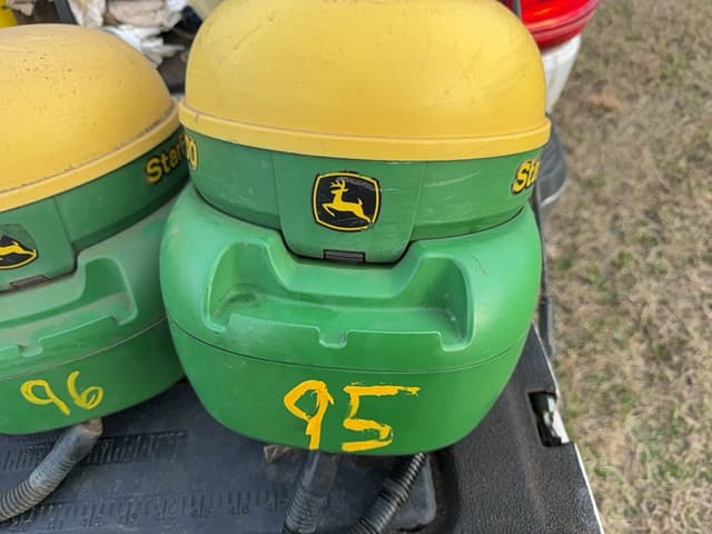Image of John Deere StarFire 3000 equipment image 2