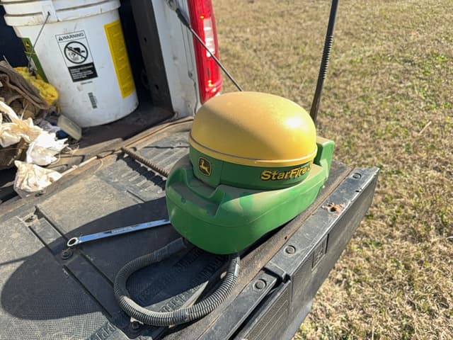 Image of John Deere StarFire 3000 equipment image 1