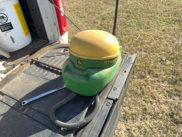 Image of John Deere StarFire 3000 equipment image 2