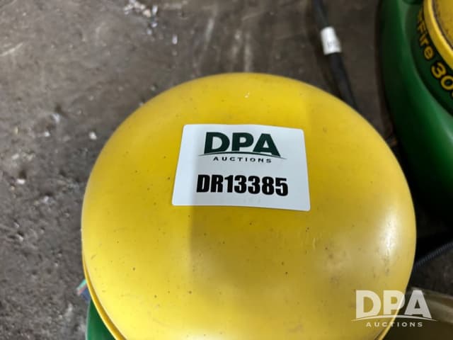 Image of John Deere StarFire 3000 equipment image 4