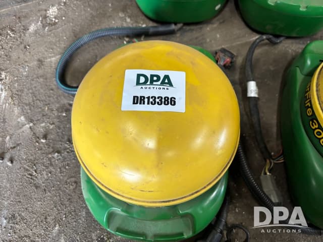 Image of John Deere StarFire 3000 equipment image 4