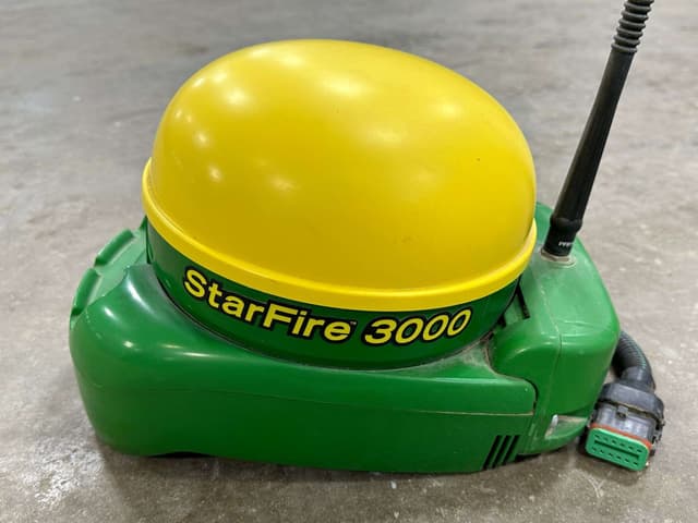Image of John Deere StarFire 3000 equipment image 3