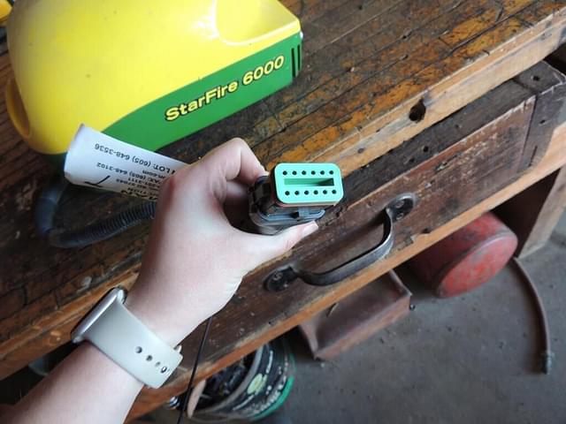 Image of John Deere StarFire 6000 equipment image 1