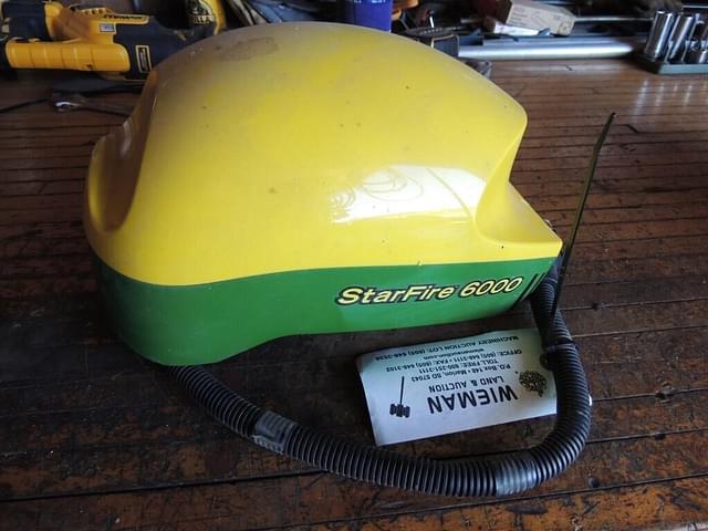 Image of John Deere StarFire 6000 equipment image 4