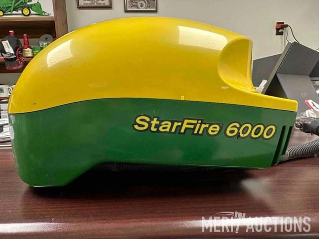 Image of John Deere StarFire 6000 equipment image 2