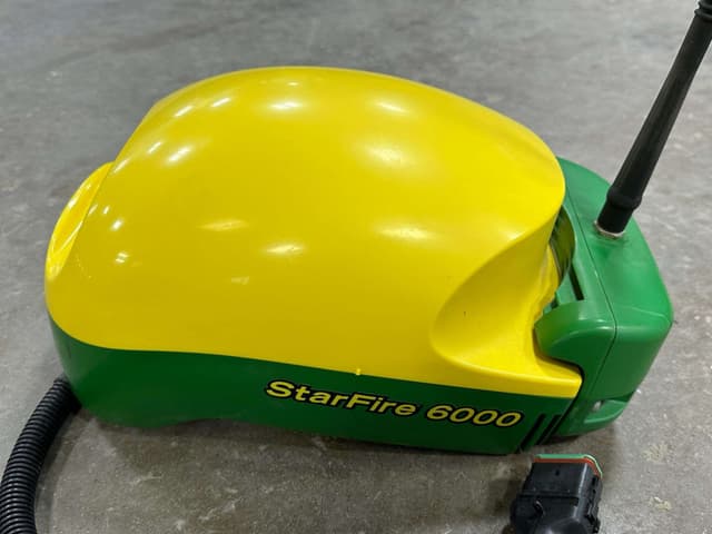 Image of John Deere StarFire 6000 equipment image 3