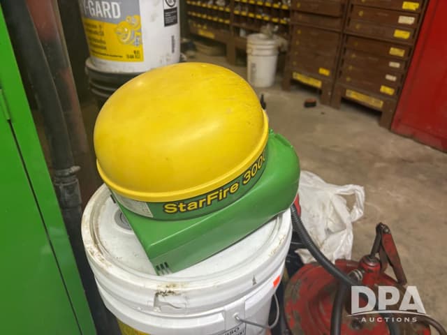 Image of John Deere StarFire 3000 equipment image 1