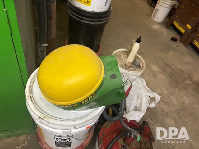 Image of John Deere StarFire 3000 equipment image 2