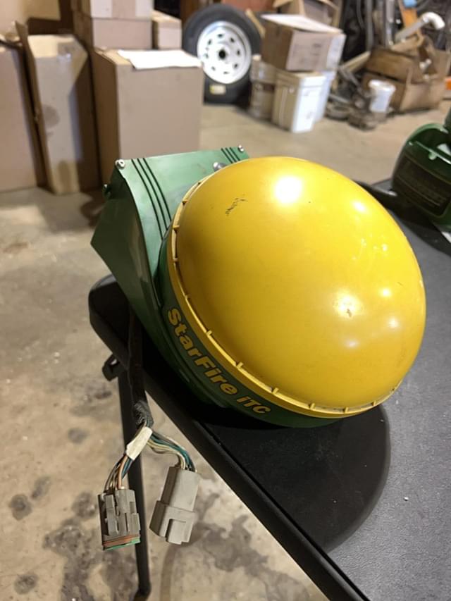 Image of John Deere StarFire iTC equipment image 3