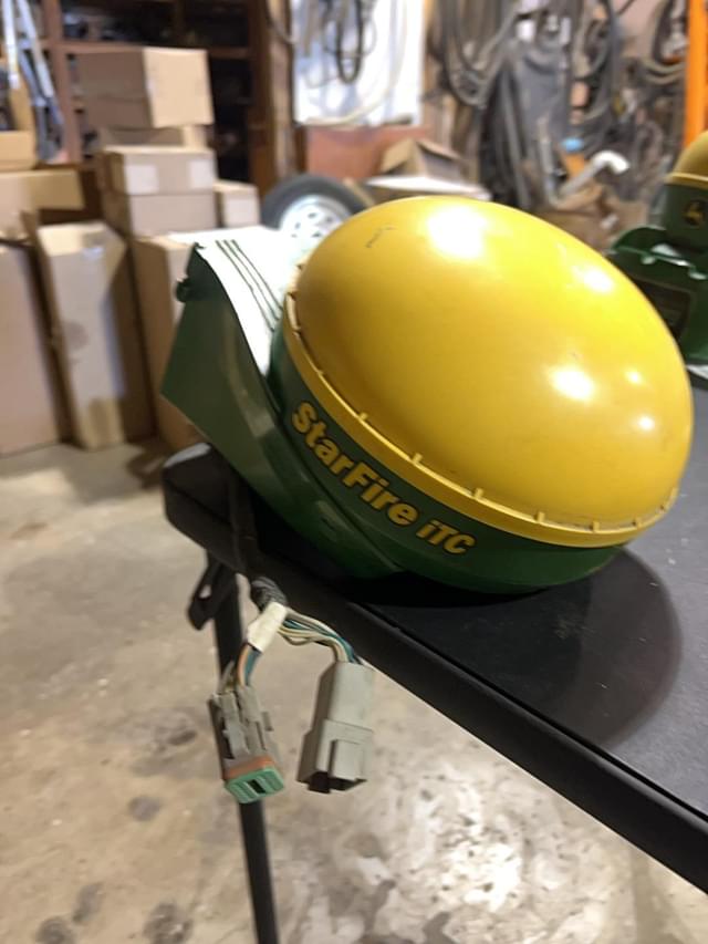 Image of John Deere StarFire iTC equipment image 2
