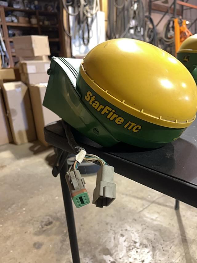 Image of John Deere StarFire iTC equipment image 1