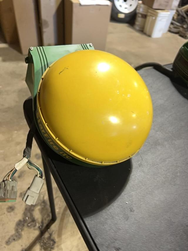 Image of John Deere StarFire iTC equipment image 4