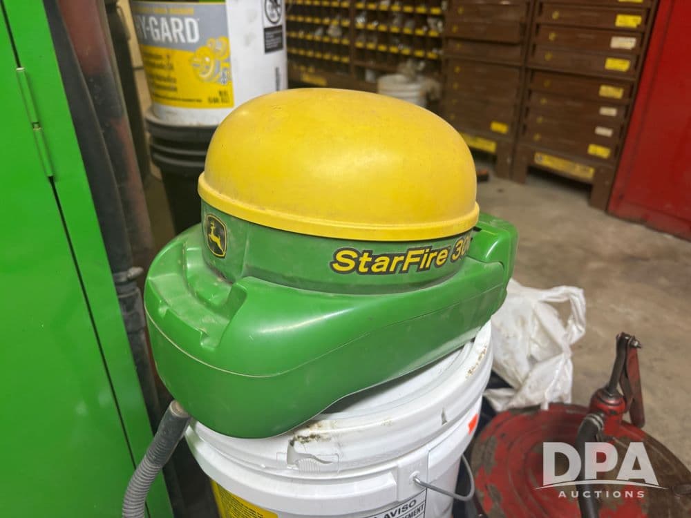 Image of John Deere StarFire 3000 Primary image