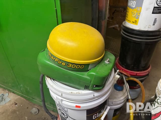 Image of John Deere StarFire 3000 equipment image 1