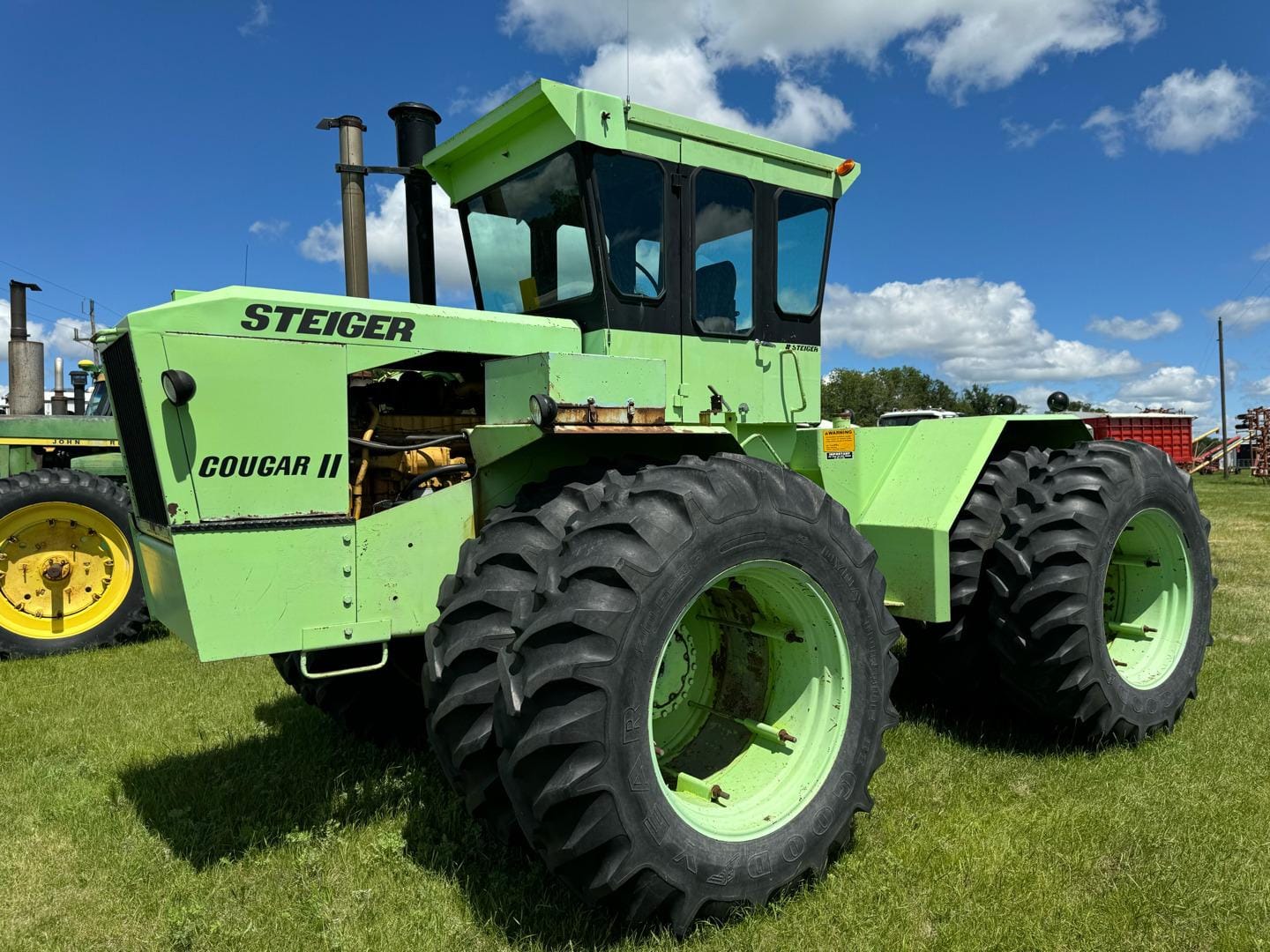 Main image Steiger Cougar II ST-300
