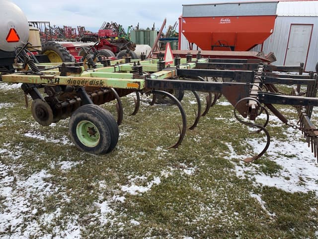 Image of Steiger 2209 equipment image 3