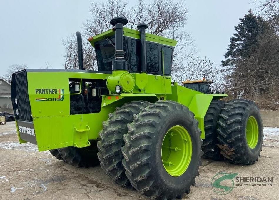 Main image Steiger Panther III ST-325