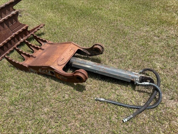 Strickland   Hydraulic Thumb Image