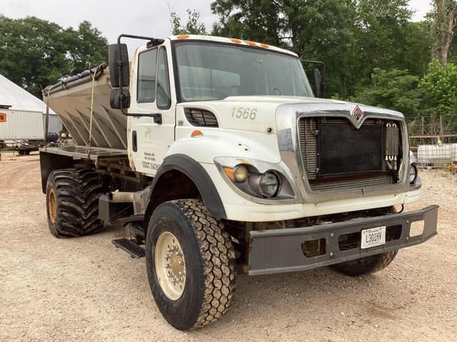 Image of International 7600 equipment image 2