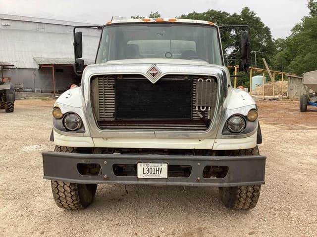 Image of International 7600 equipment image 1