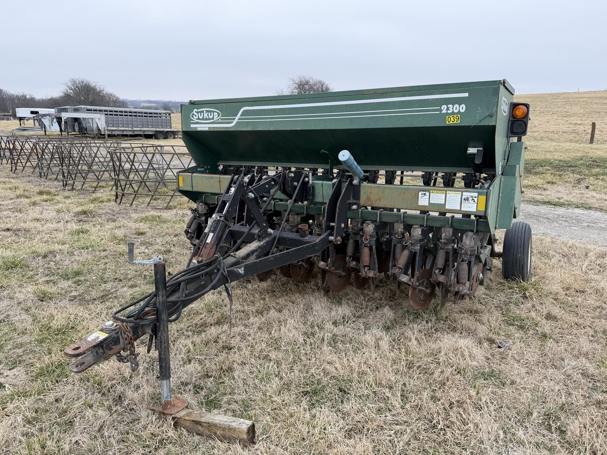 Sukup 2300 Equipment Image0