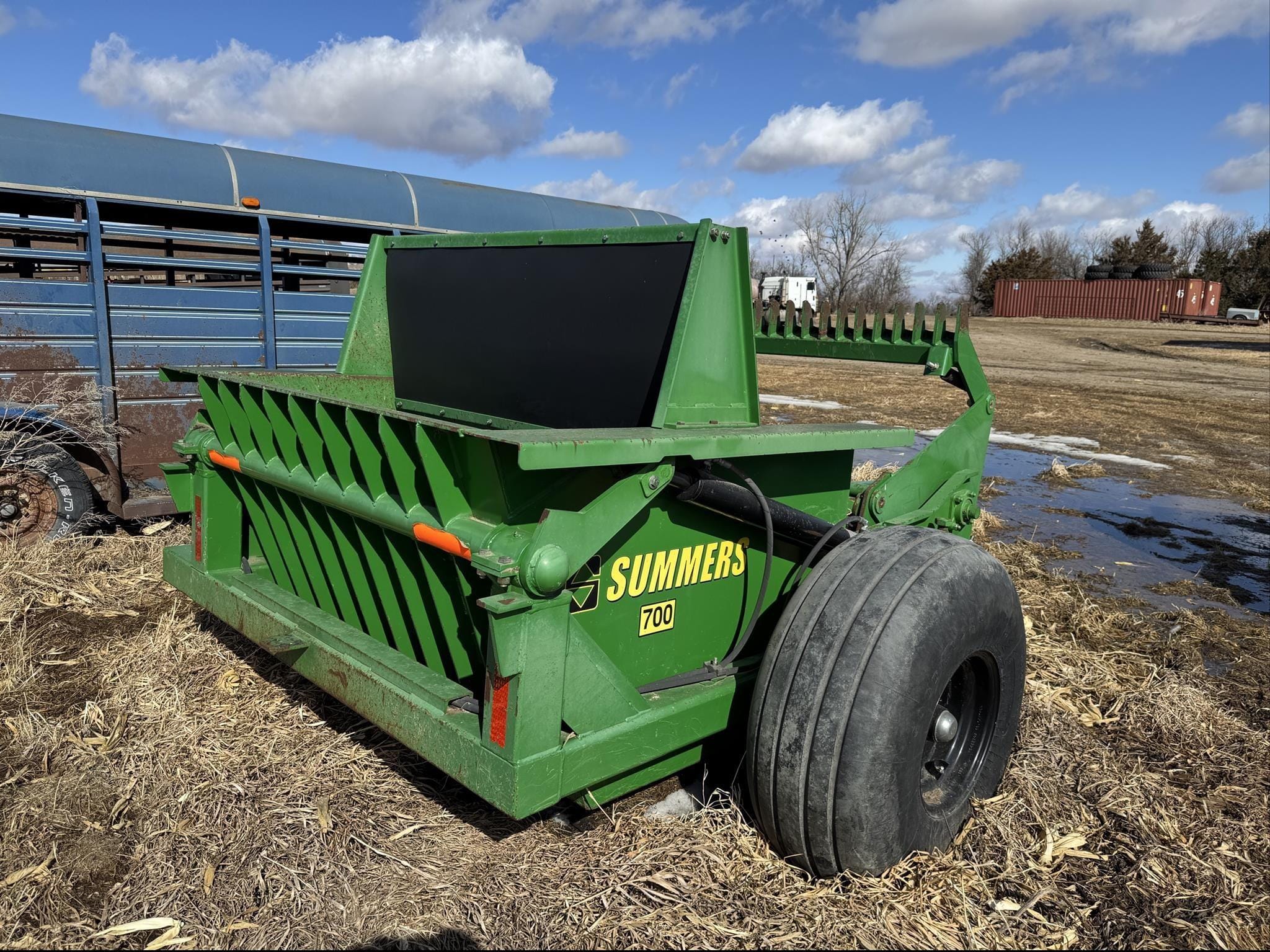 Summers 700 Equipment Image0