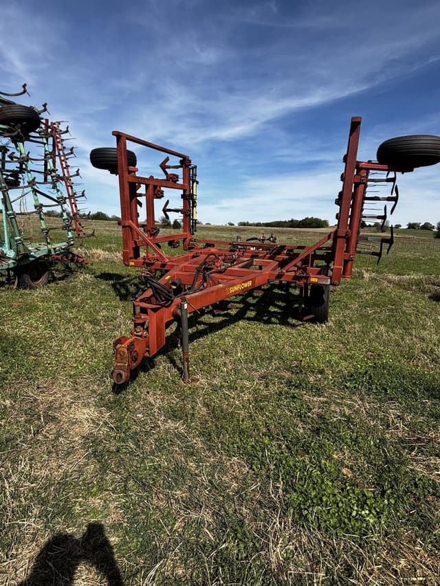 Image of Sunflower 2331 equipment image 1