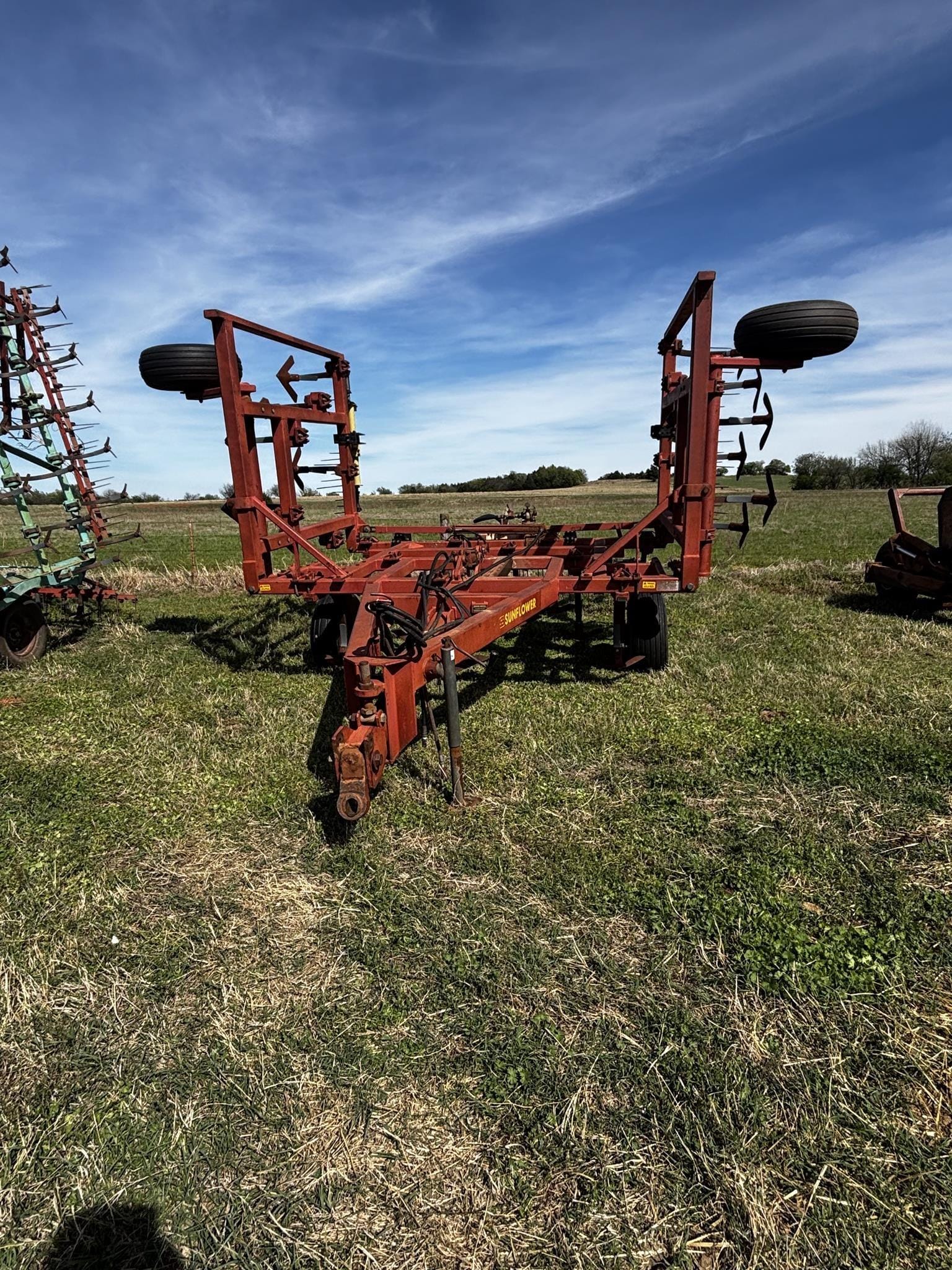 Sunflower 2331 Equipment Image0