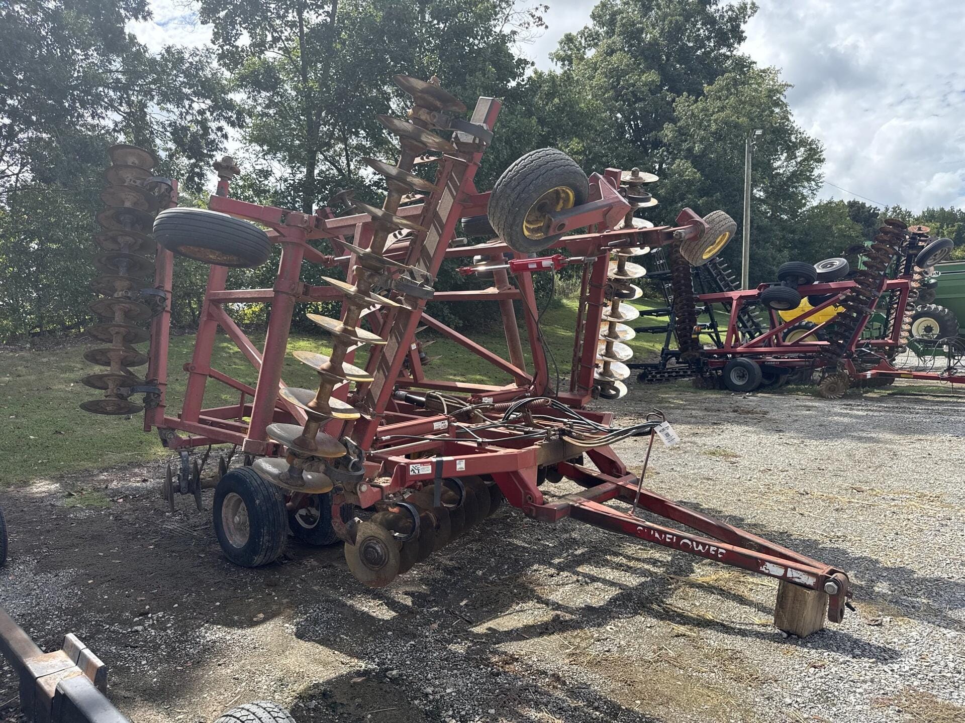 Sunflower 1232 Equipment Image0