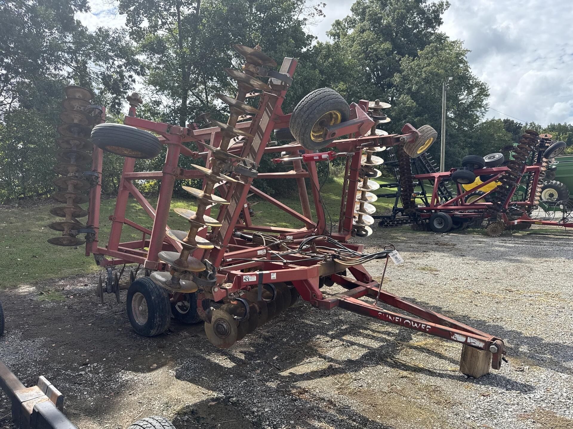 Sunflower 1232 Equipment Image0